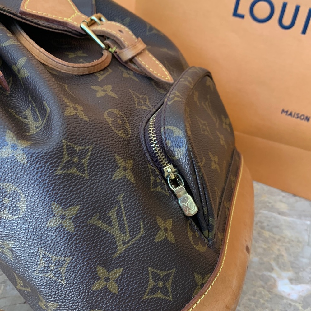 Beautiful Louis Vuitton Montsouris MM Backpack - Picture 4 of 16